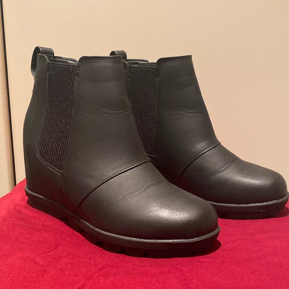 Athlefit Women's Wedge Booties Size 8